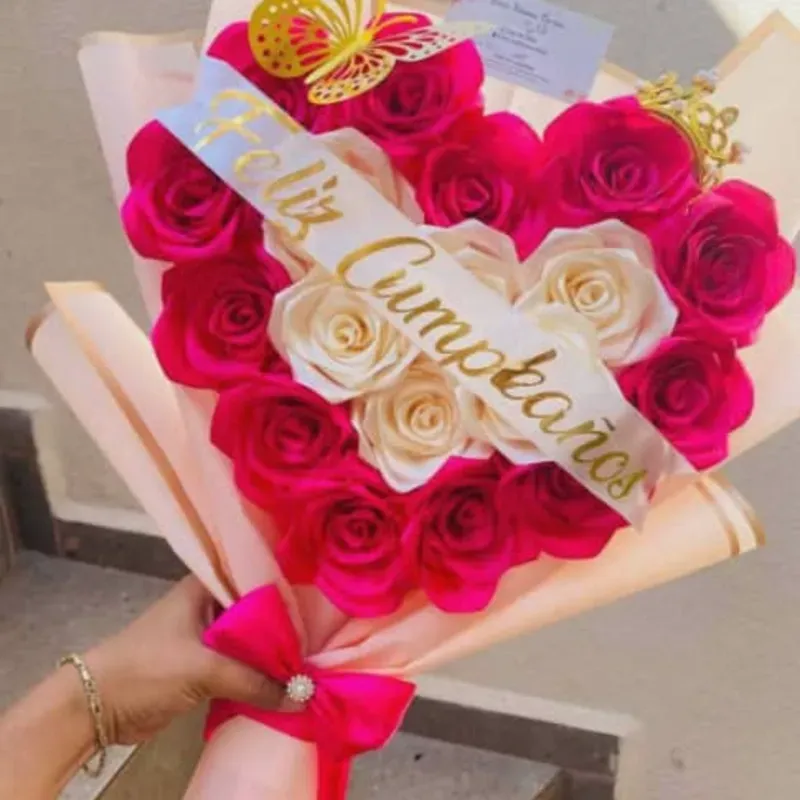 Corazòn de 18 flores eternas❤️