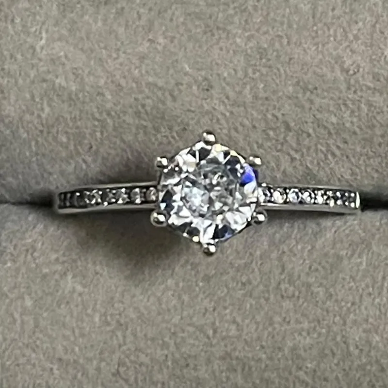 Anillo piedra blanca