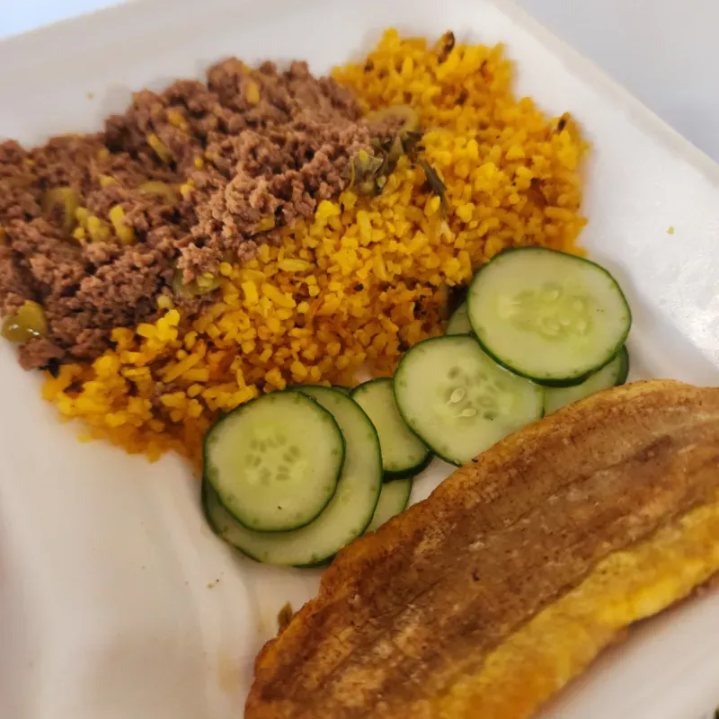 Arroz con Picadillo en Salsa 