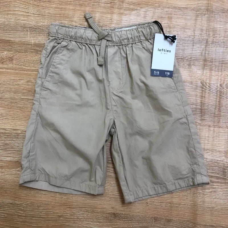 Short con cordón color beige