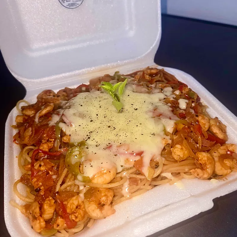 Espaguetis Camarones