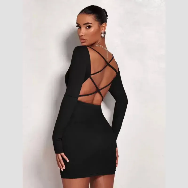 Vestido negro de mangas largas