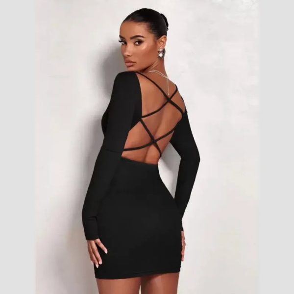 Vestido negro de mangas largas