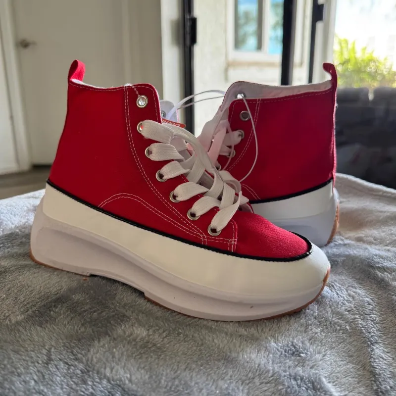 Tenis rojos con plataforma