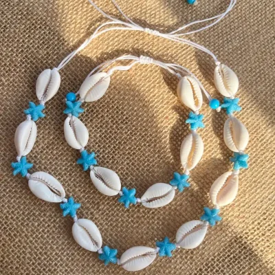 Conjunto de collar y tobillera de caracoles y estrellas de mar azules
