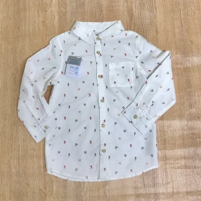 Camisa blanca con figuritas