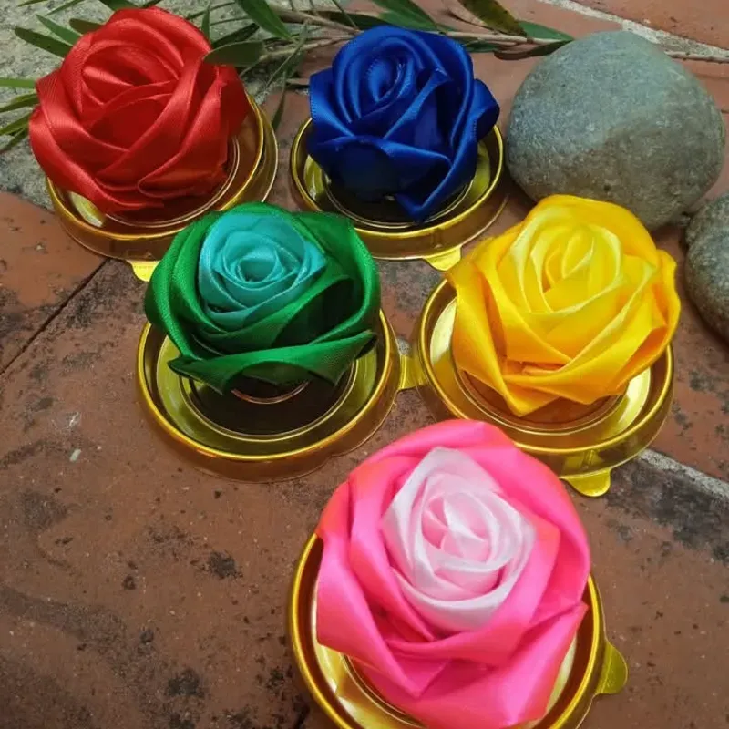 Rosas decorativas y porta incienso