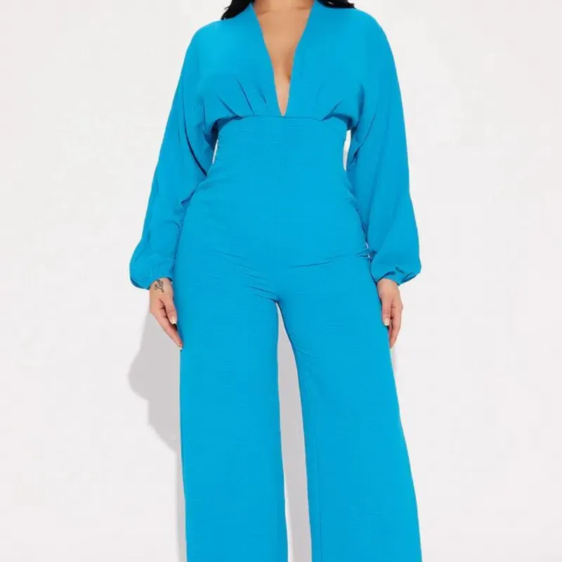 Mono enterizo azul con mangas