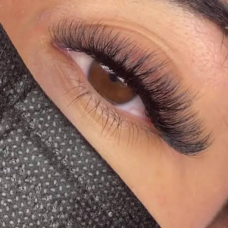 EXTENSIONES DE PESTAÑAS VOLUMEN 4D