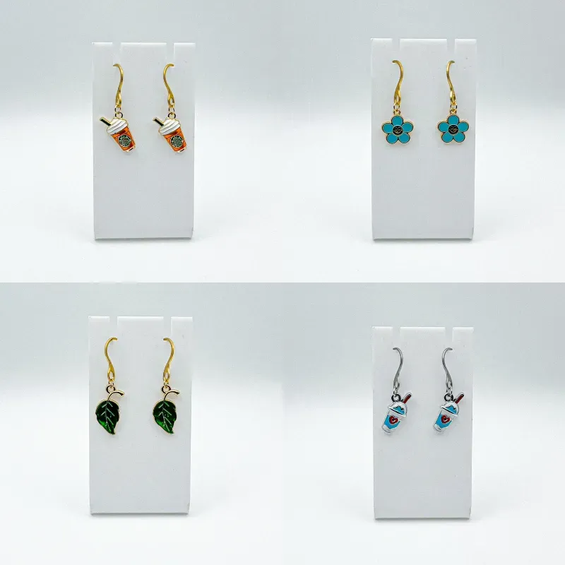 Aretes  con dijes y herrajes en baño de oro