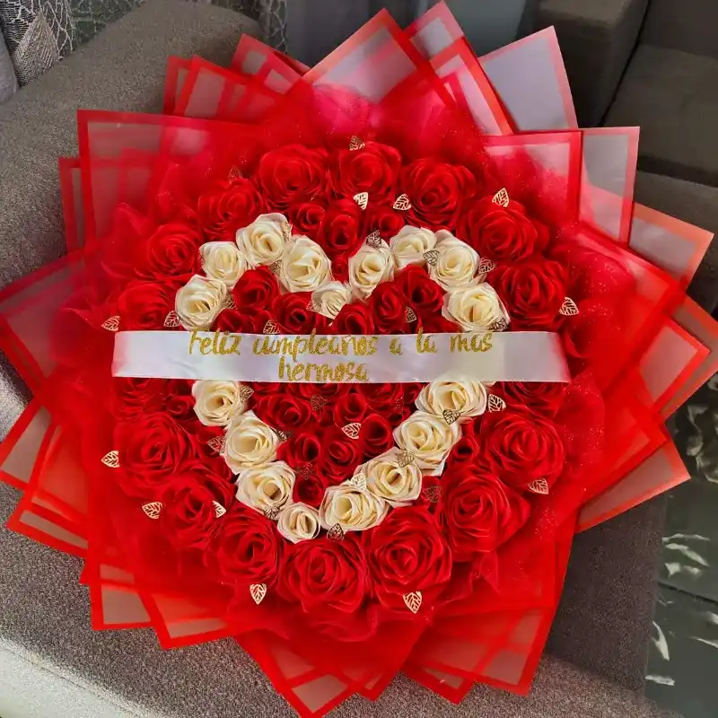 Ramo de Rosas Eternas