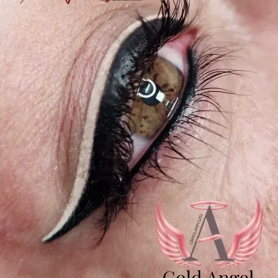 Retoque de Tres Delineados de Ojos.