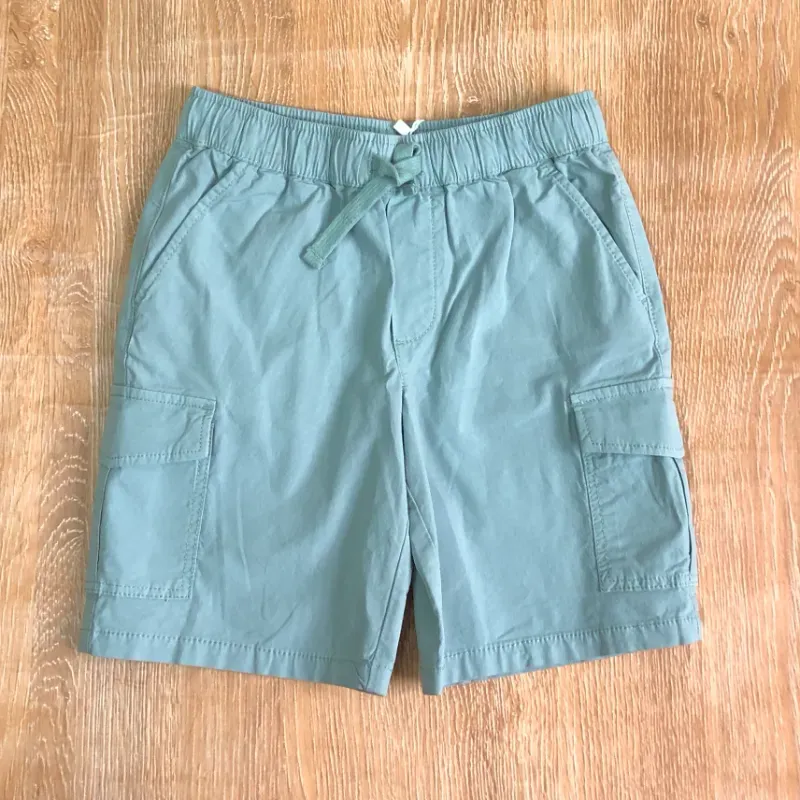Short color verde con bolsillos a los lados
