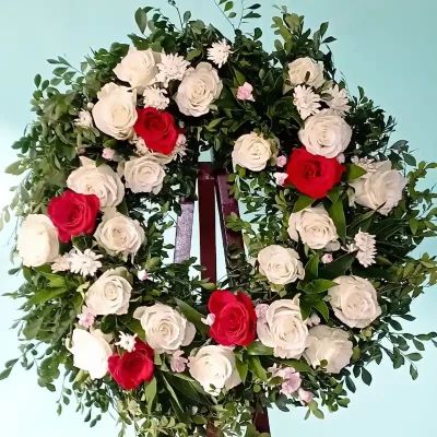 Corona con flores importadas