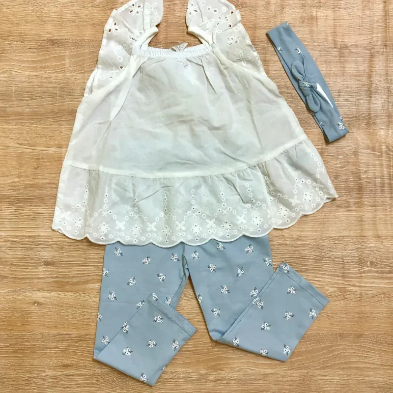 Conjunto blanco y azul con cintillo