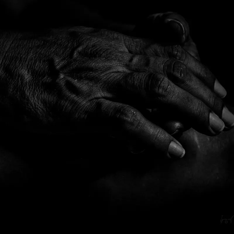 De la serie manos"incógnita".