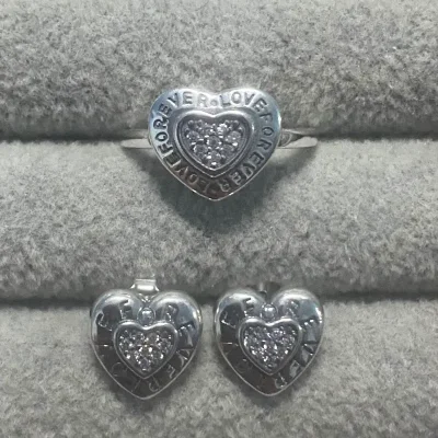 Conjunto de Anillo + aretes corazón Plata de Ley S925
