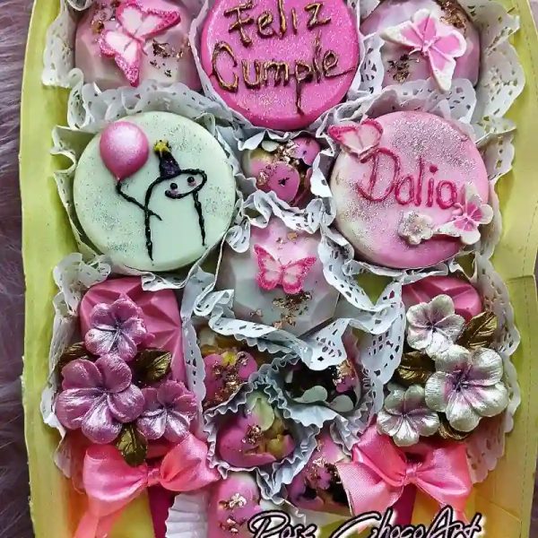 Caja *FELIZ CUMPLE,* surtida perfecta para una sorpresa a hermanos, amigos, tíos, y a todas las personas especiales en nuestra vidas.✨