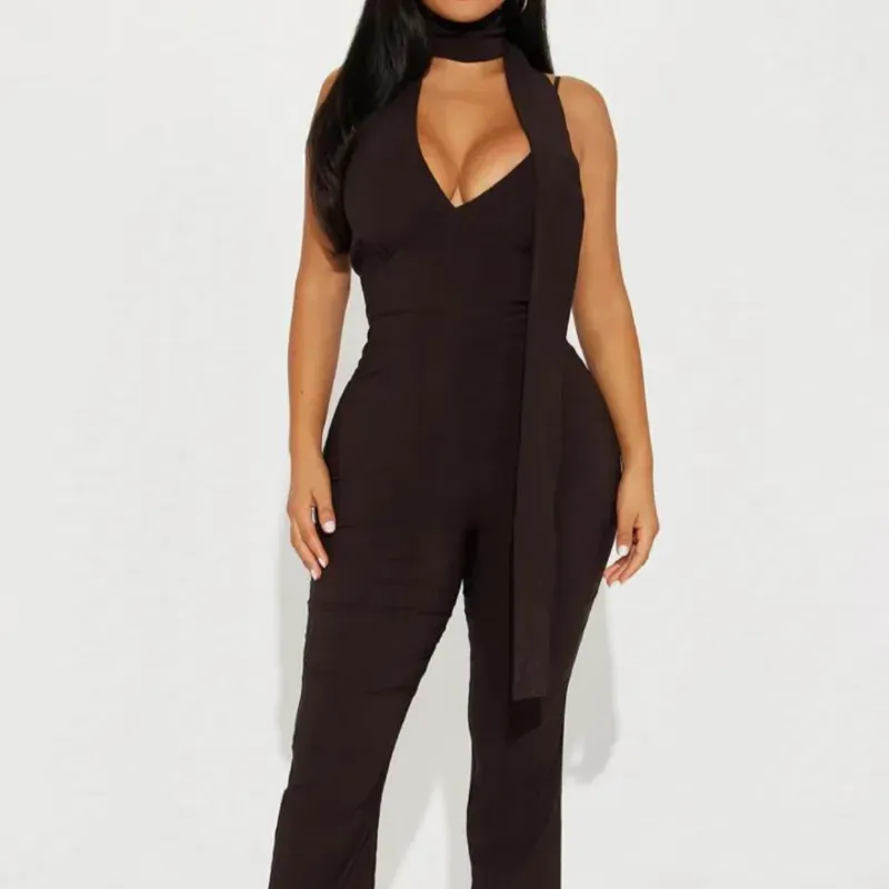 Mono enterizo carmelita oscuro