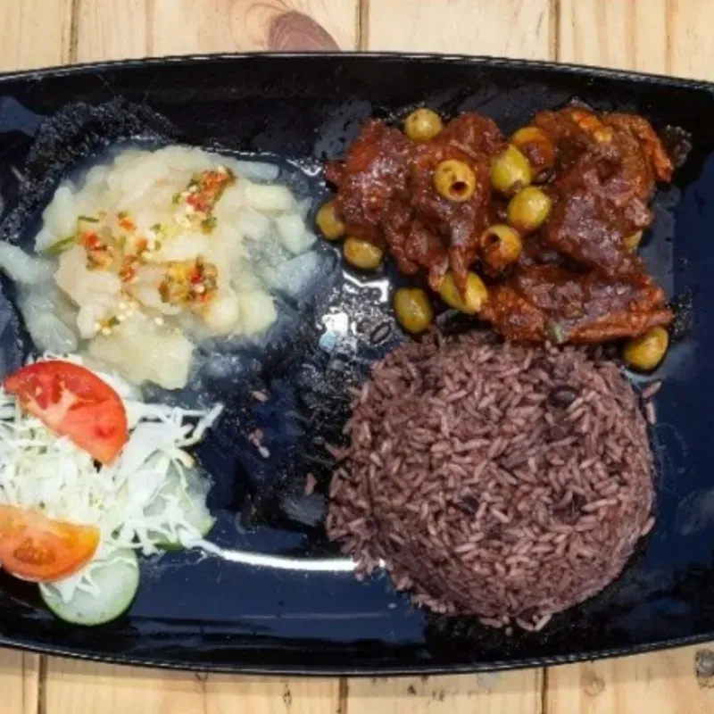 Costillas en fricasé con aceitunas al carbón