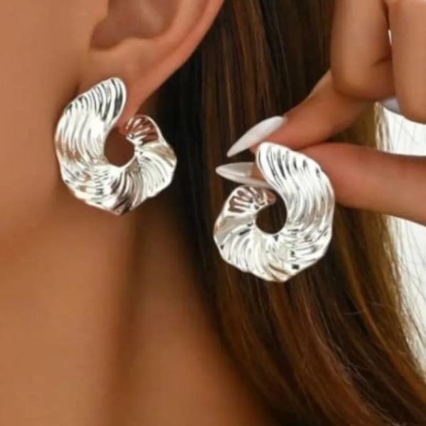 Aretes espiral plateada