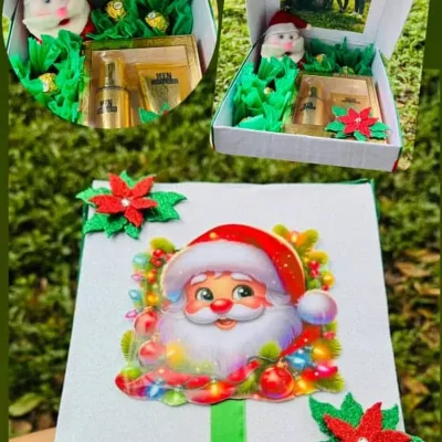 Caja sorpresa con foto familiar  ( Estuche de perfume y crema , peluchito pequeño de santa , bombones Ferrero Rocher )