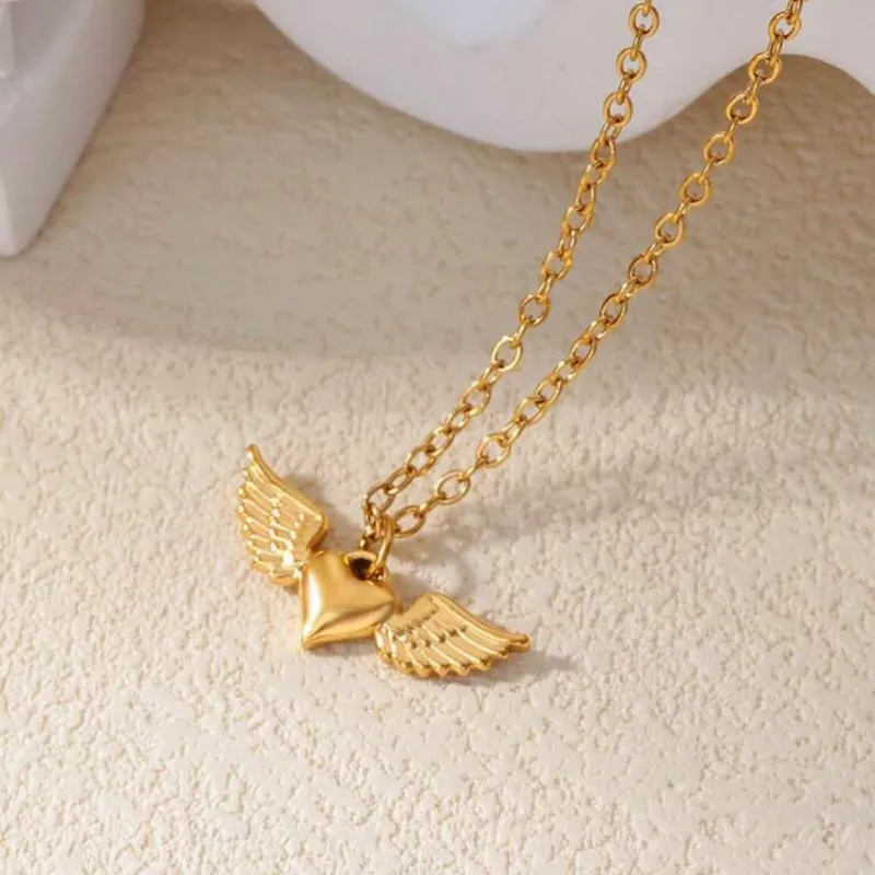 Cadena de acero inoxidable con corazón con alas
