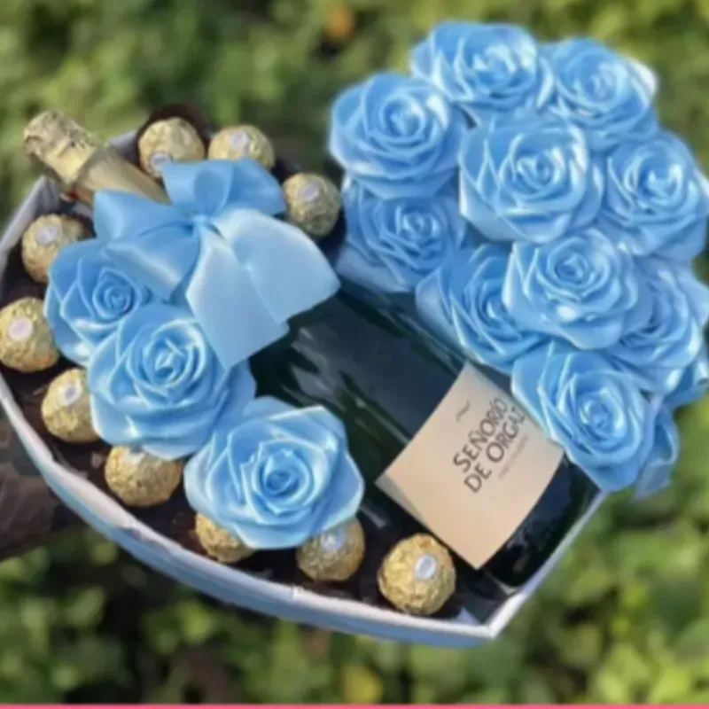 Caja corazón con rosas, vino y bombones