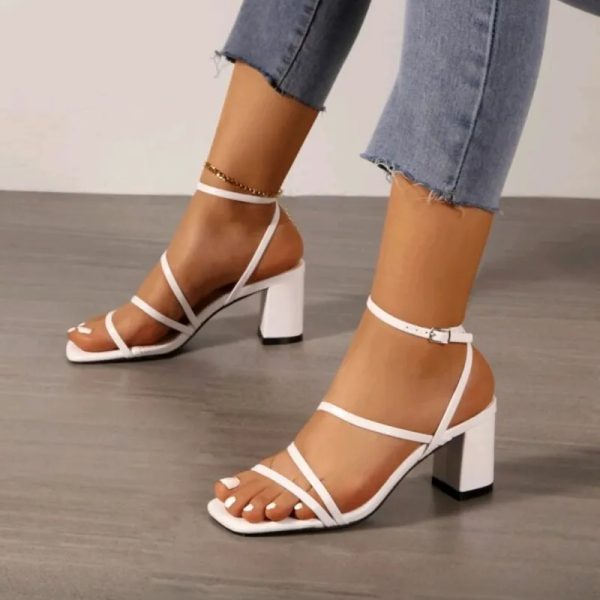 Sandalias de tacón bajo