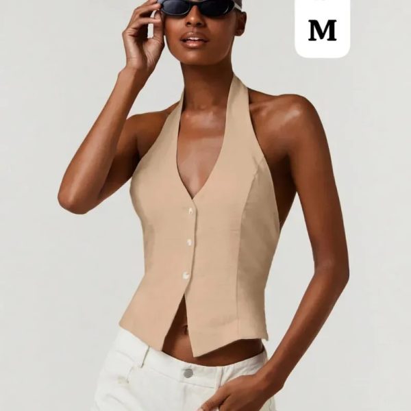  Top Halter Beige – Sofisticación fresca con escote profundo y diseño estructurado