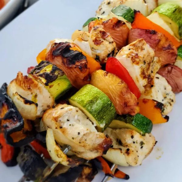 Brochetas de pechuga de pollo