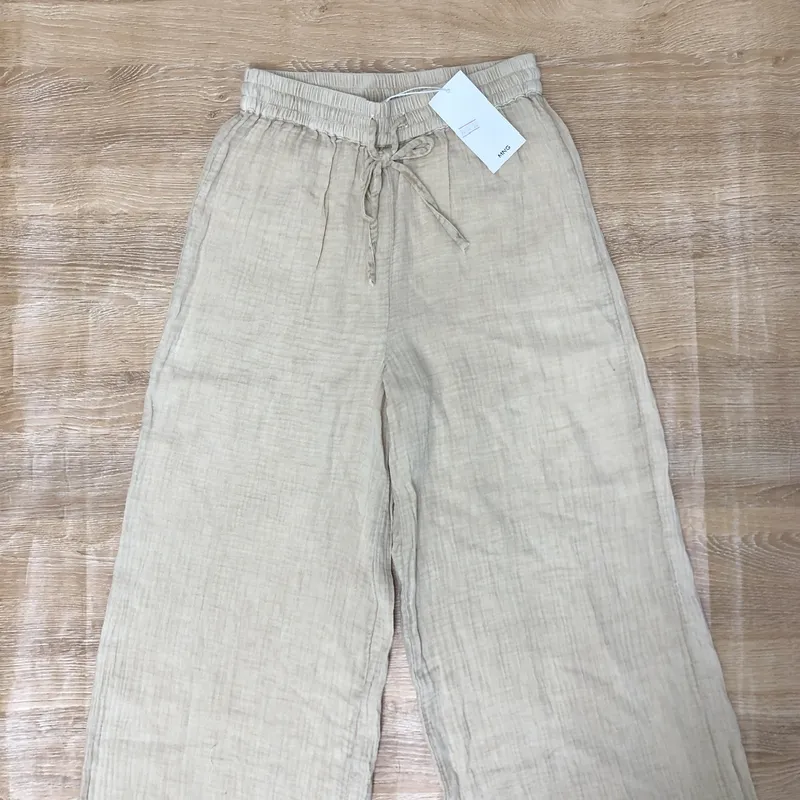 Pantaloneta Mango color marrón claro