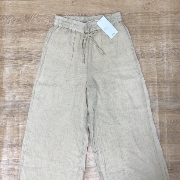 Pantaloneta Mango color marrón claro