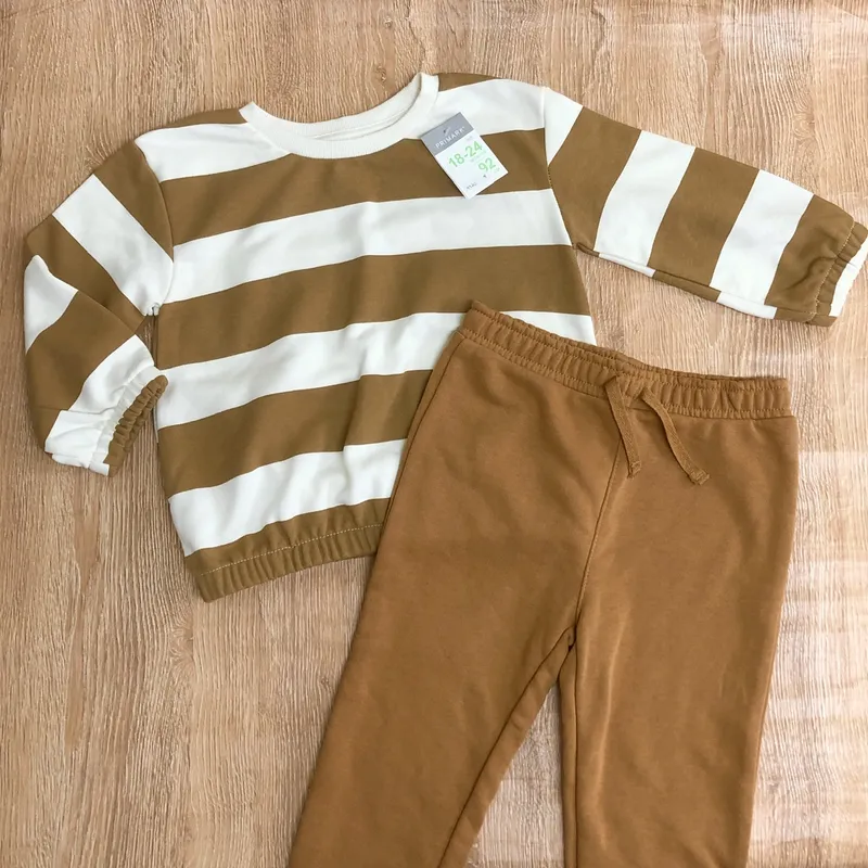 Conjunto color mostaza