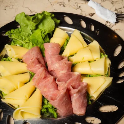 Entremés de jamón y queso
