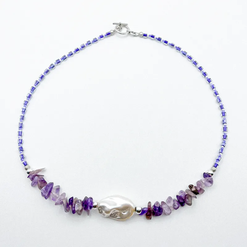 Collar con piedras semipreciosas y perla irregular 