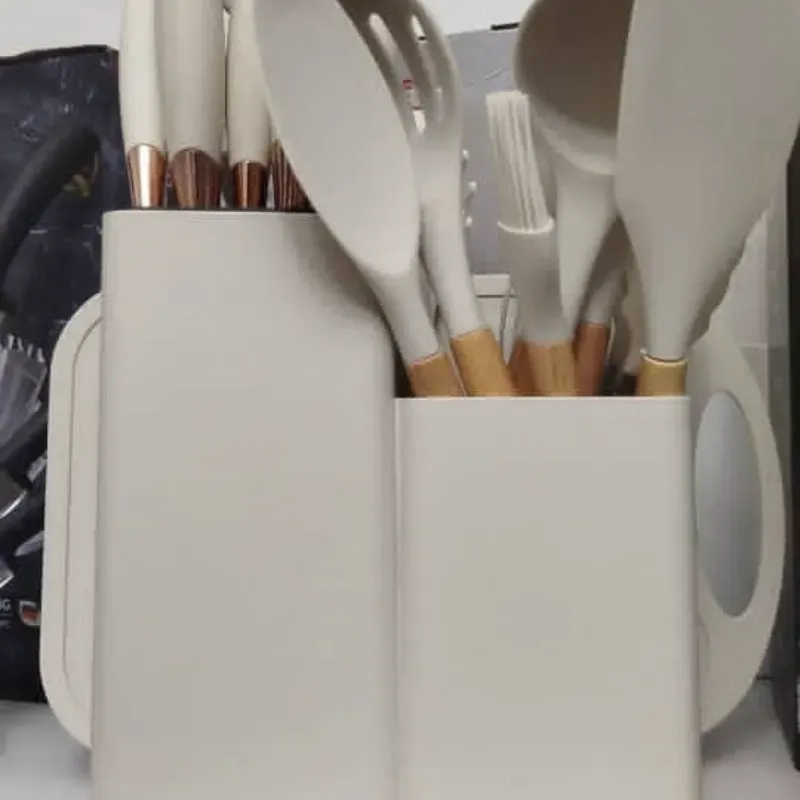 Juego de cucharones, cuchillos y tabla de picar