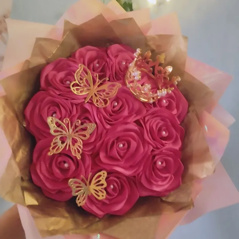 RAMO DE 15 ROSAS CON CORONA