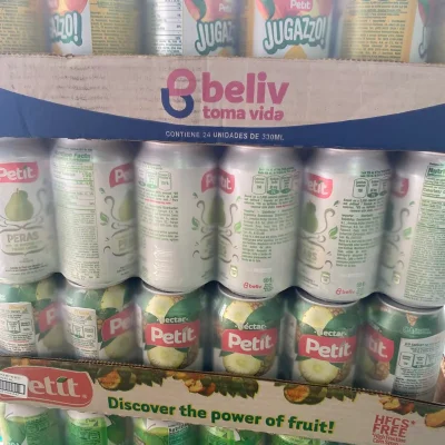 Caja de jugos de latas