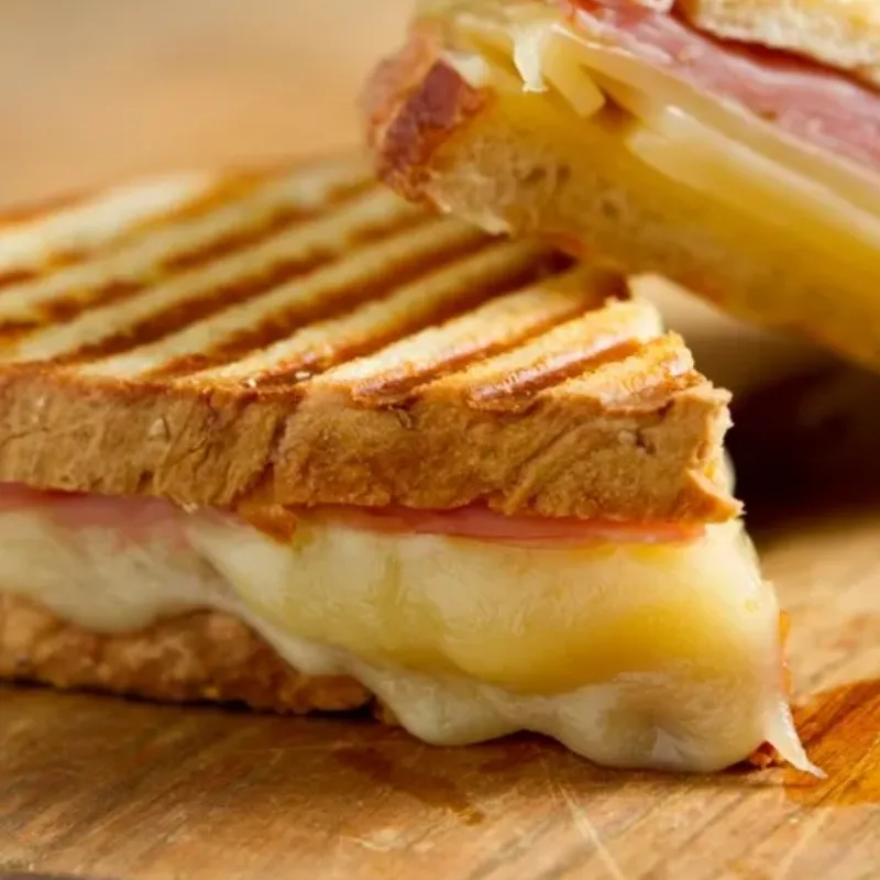 Toast di Prosciutto e Formaggio