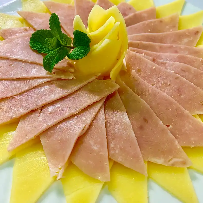 Tabla de jamon bravo y queso gouda