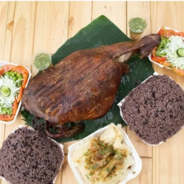 Combo para 25 personas. Pierna de cerdo asada