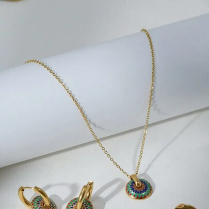 Conjunto de Cadena y aretes