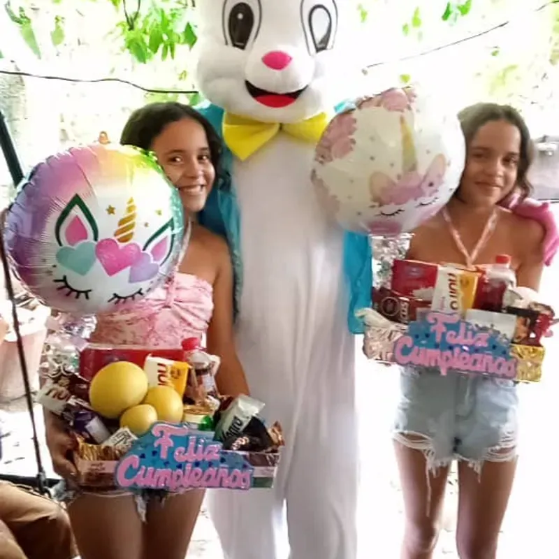 Clientes felices con sus entregas 