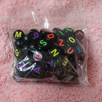 Cuenta negra letras de colores