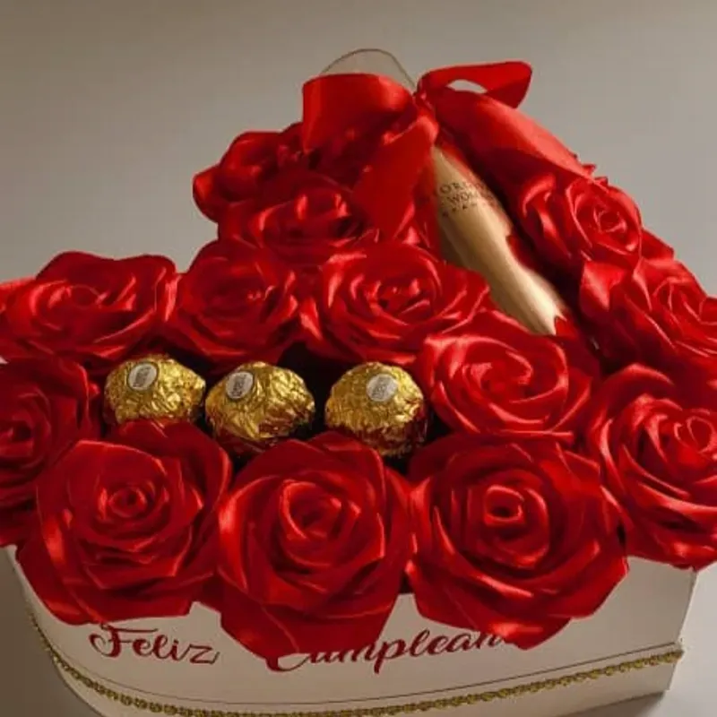 Corazón 14 rosas eternas + 3 ferreros + colonia