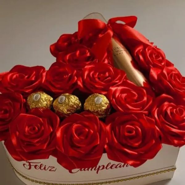 Corazón 14 rosas eternas + 3 ferreros + colonia