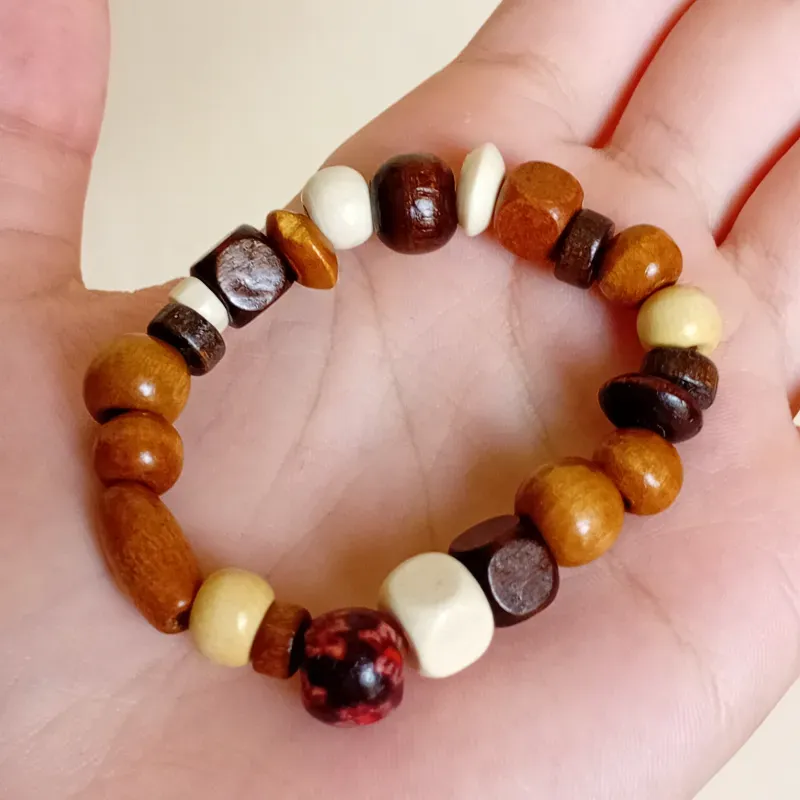Pulsera de cuentas de madera