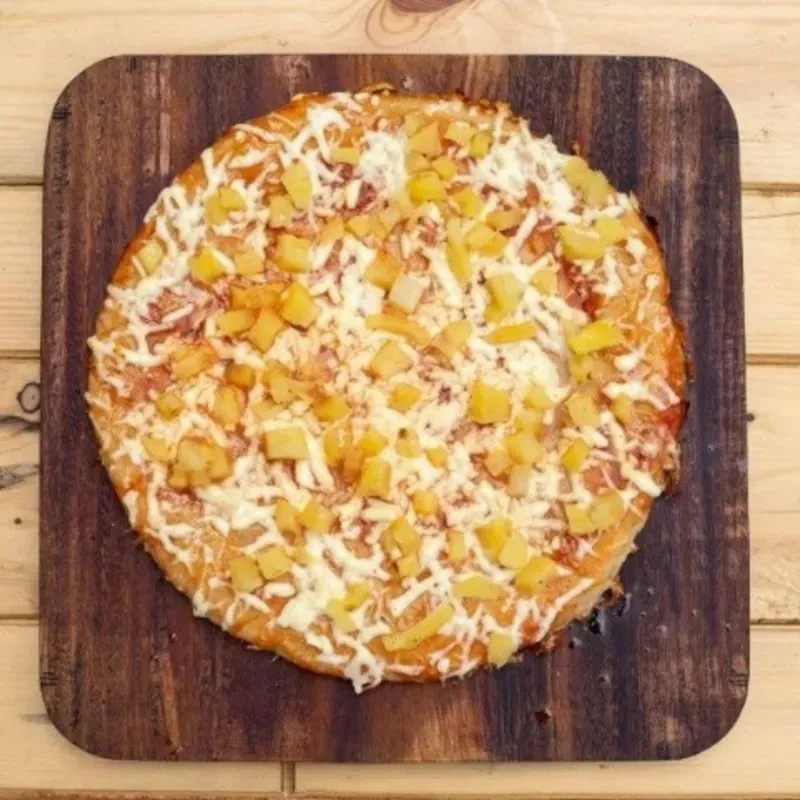 Pizza napolitana con agrego de piña