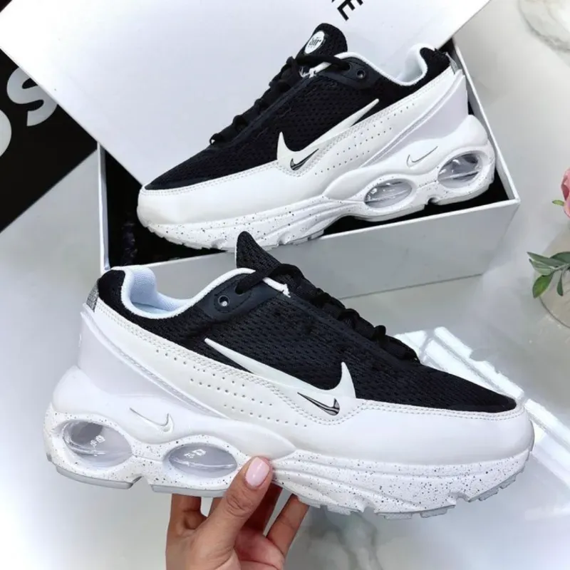 Nike válvulas negras y blancas